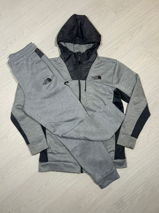 The North Face Tracksuit - M/S - Active Supply