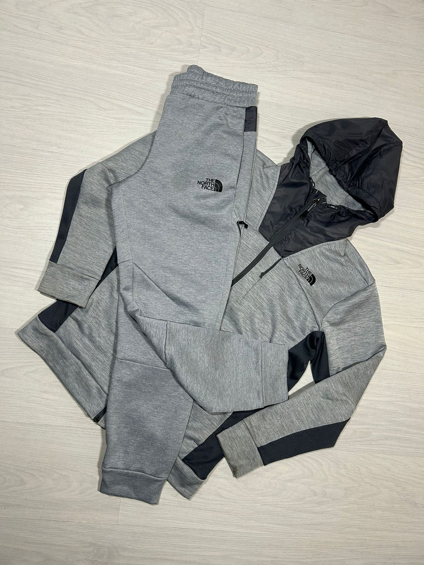 The North Face Tracksuit - M/S - Active Supply