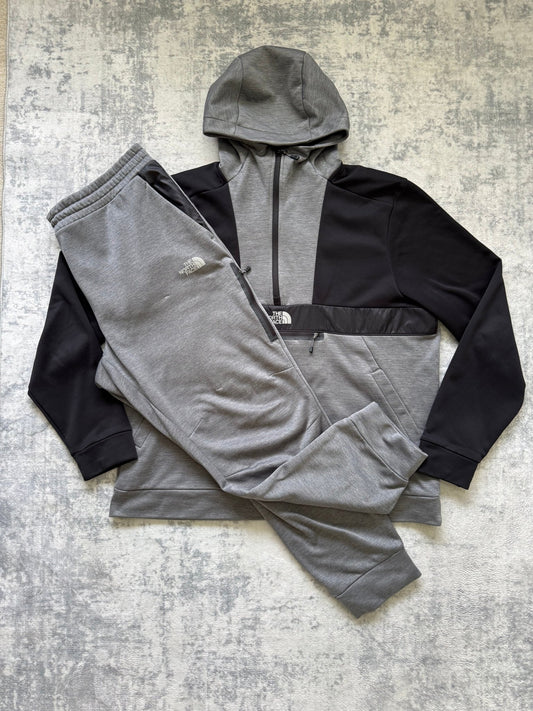 The North Face Tracksuit - XXL - Active Supply