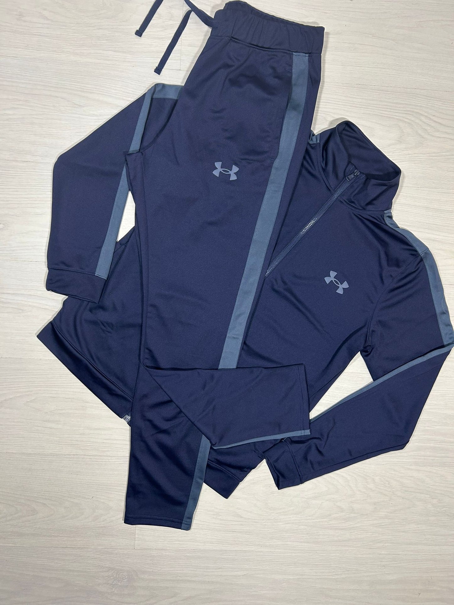 Under Armour Tracksuit - L - Active Supply