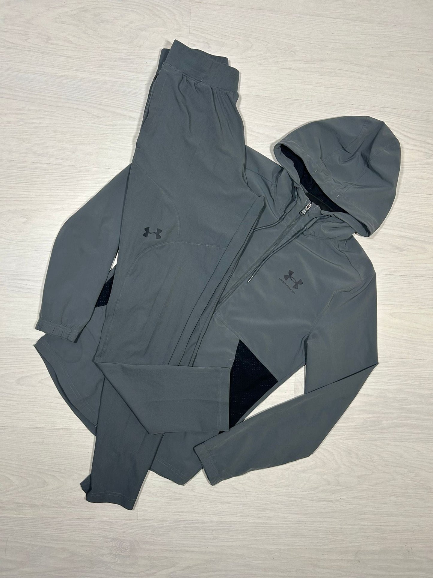 Under Armour Tracksuit - S/M - Active Supply