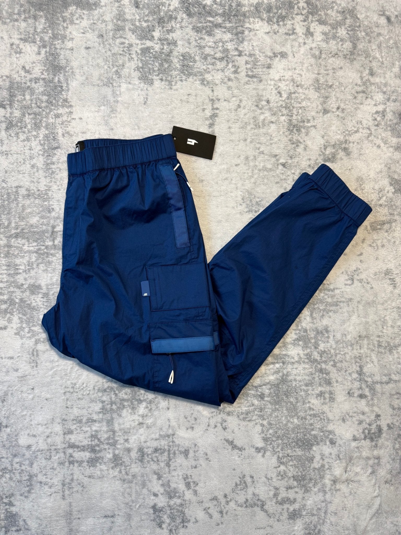 Yelir World Cargos - M - Active Supply