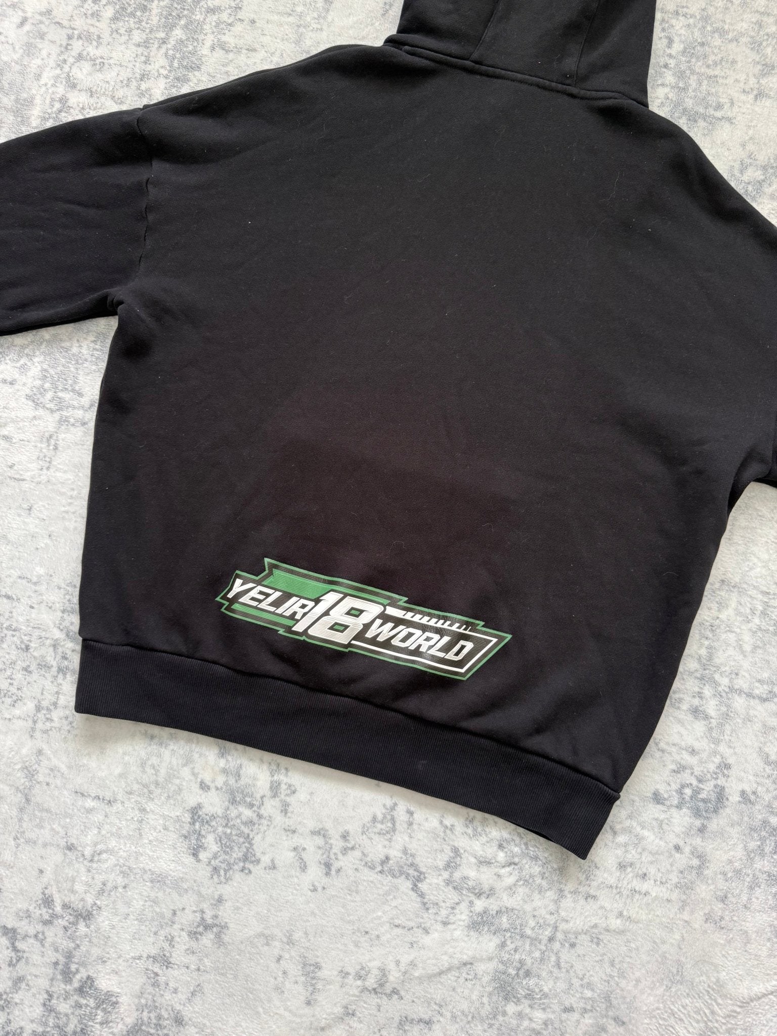Yelir World Hoodie - M - Active Supply